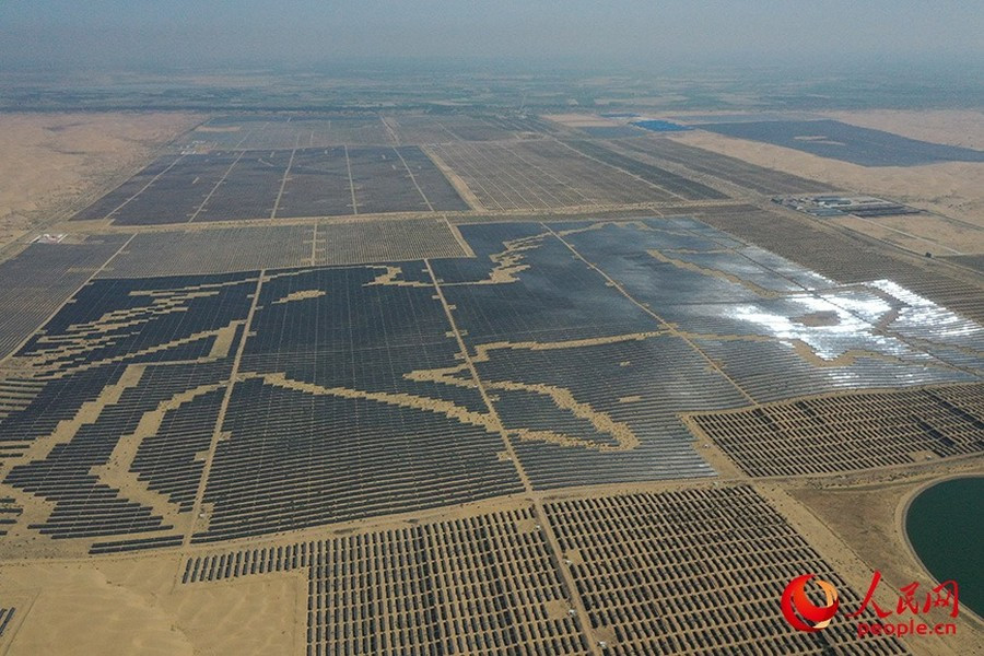 Khi hoàn thiện, trang trại khổng lồ sẽ sản xuất đủ điện để cung cấp cho Bắc Kinh