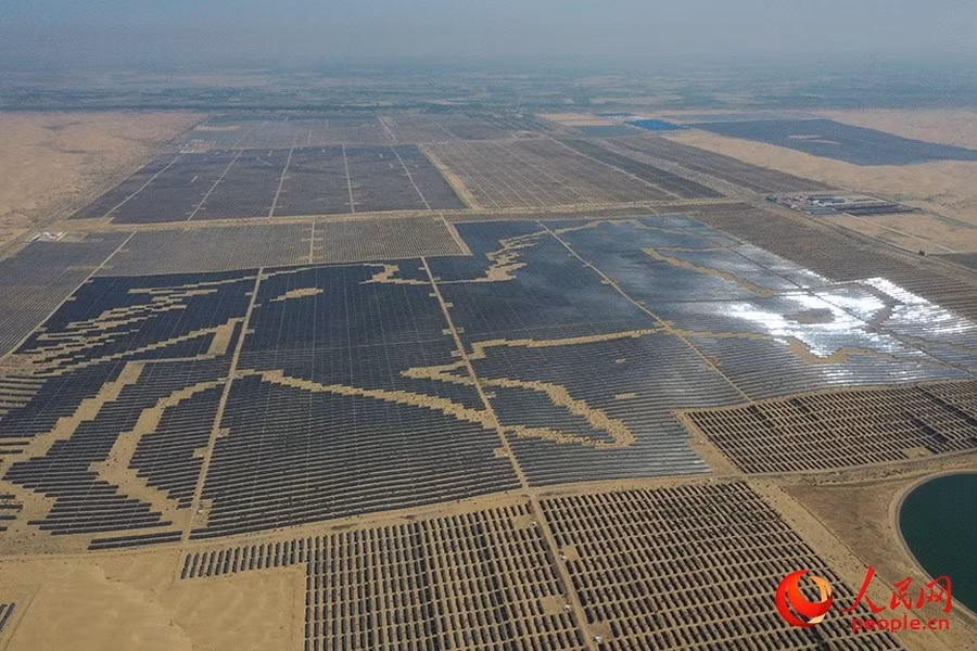 Khi hoàn thiện, trang trại khổng lồ sẽ sản xuất đủ điện để cung cấp cho Bắc Kinh