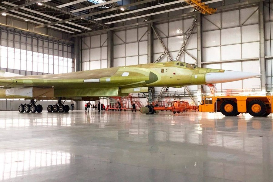 Theo tờ NI, hiện nay máy bay ném bom chiến lược tàng hình B-21 Raider của Mỹ đang trong giai đoạn thử nghiệm cho nên chưa mang lại lợi thế cho Washington, trong khi Nga đã đưa phiên bản Tu-160M2 vào hoạt động.