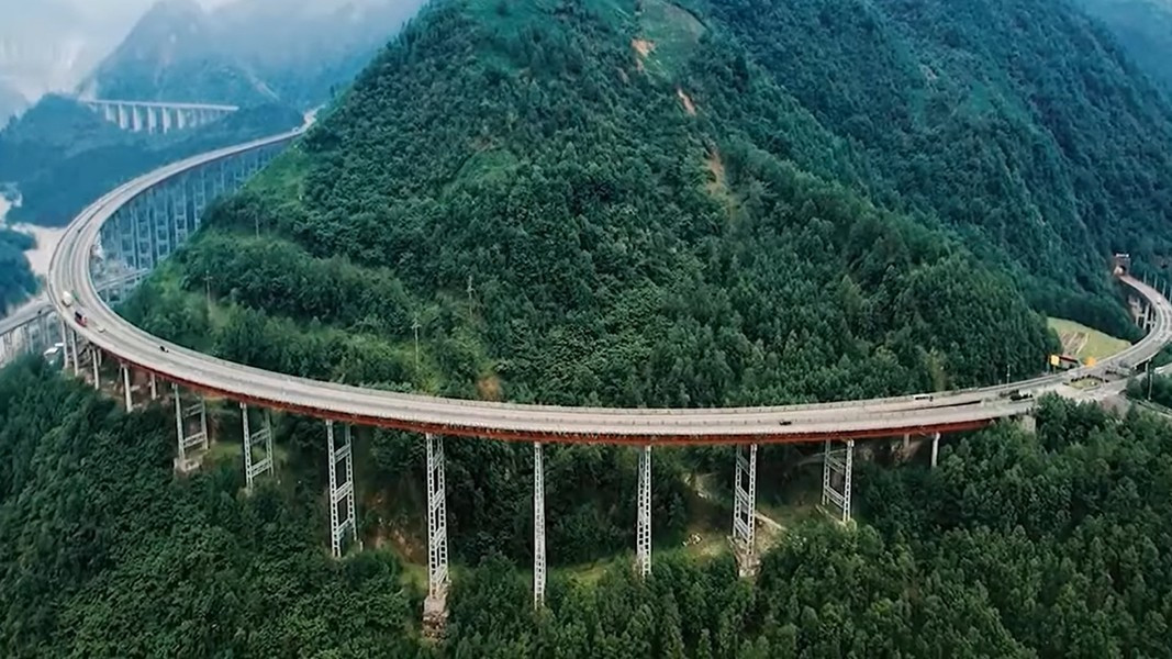 Xây dựng "cao tốc trên mây" dài 240km trong 5 năm