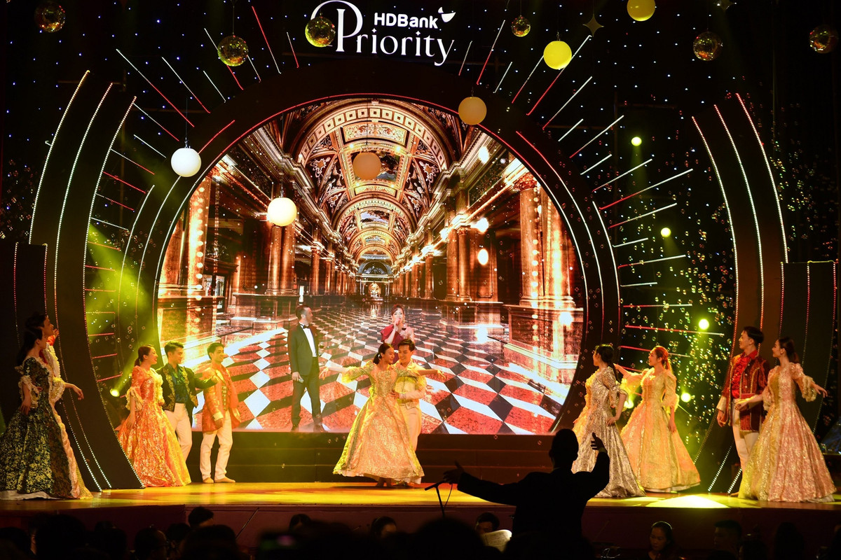 Tu HDBank Priority den su tro lai cua huyen thoai saxophone Kenny G o Viet Nam