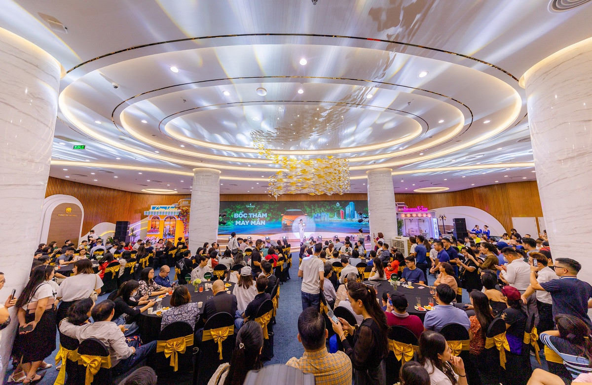 Vinhomes trao 13 xe VinFast cho cu dan mua nha tai Vinhomes Ocean Park 1