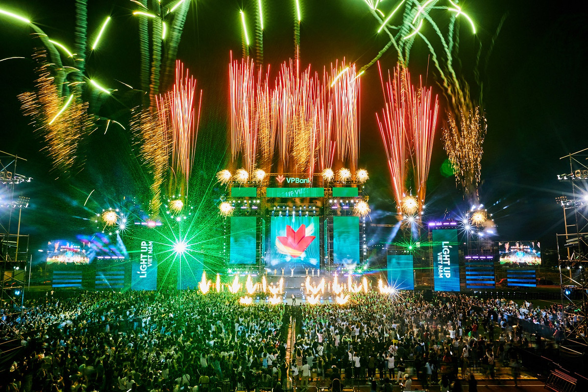 Chuyen tau “Cham vao ky uc Westlife” va “ong lon” dung dang sau hanh trinh dua Westlife ve Viet Nam-Hinh-2