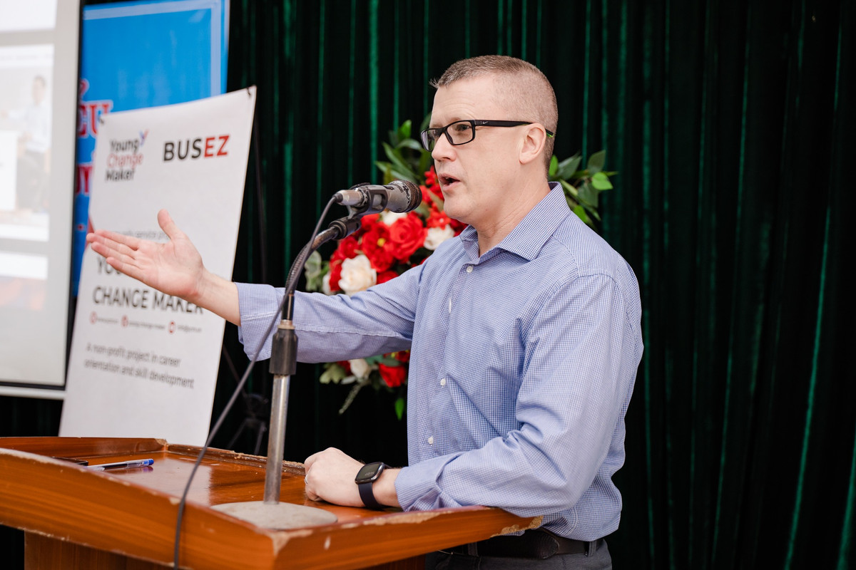 Giang vien - Nha tham hiem National Graphic cung sinh vien len nui lam nghien cuu khoa hoc-Hinh-3