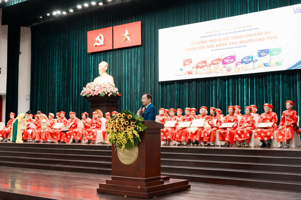 Varna to chuc tu van suc khoe va dinh duong cho 1.000 nguoi cao tuoi-Hinh-7