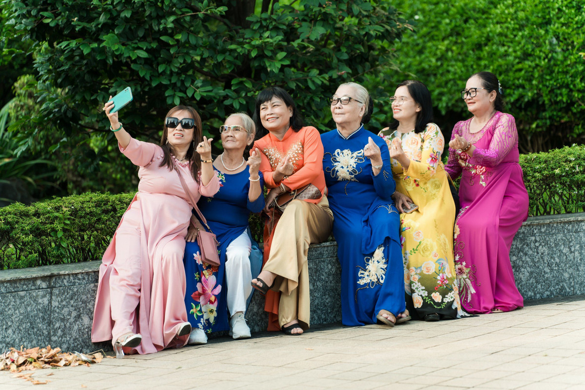 Varna to chuc tu van suc khoe va dinh duong cho 1.000 nguoi cao tuoi-Hinh-9