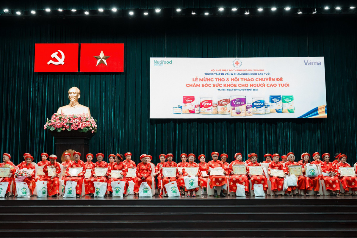 Varna to chuc tu van suc khoe va dinh duong cho 1.000 nguoi cao tuoi