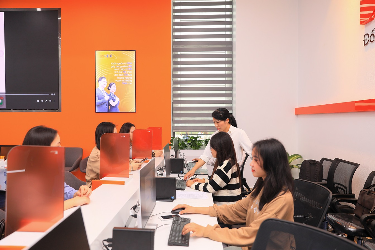 Khanh thanh “Trung tam thuc hanh Tai chinh Ngan hang SHB – VNU” tai DHQG-HN-Hinh-4