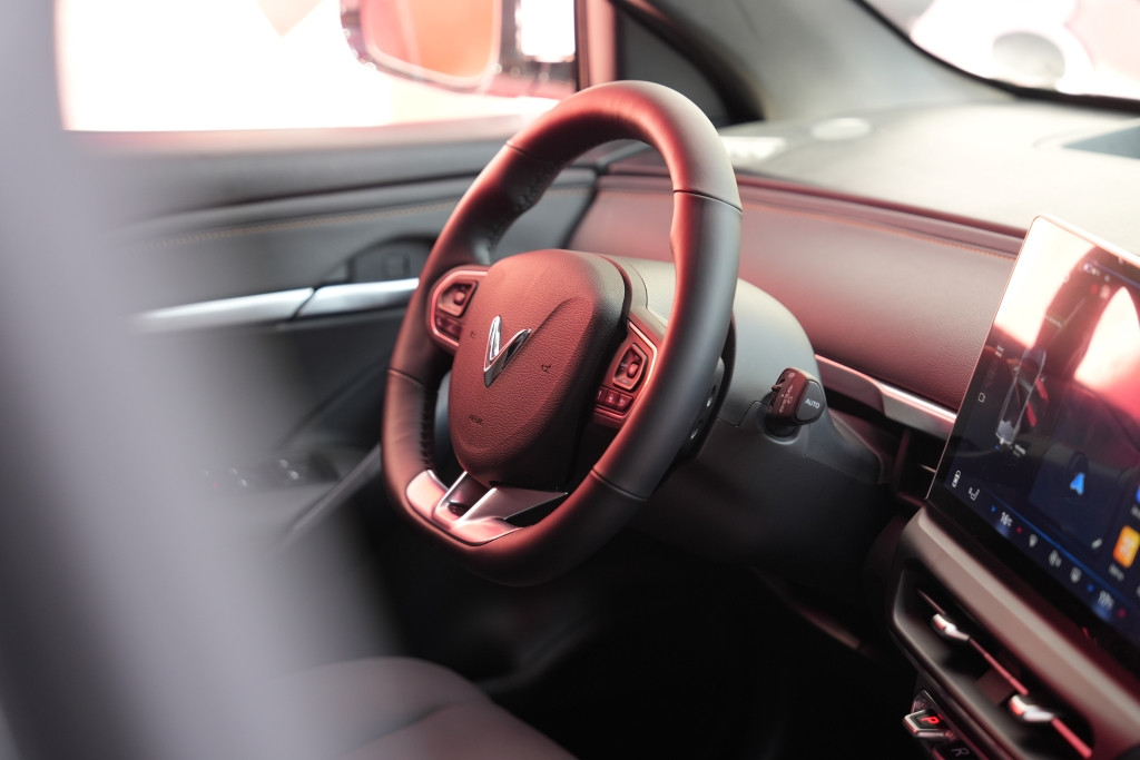 Admin VOZ Bach Thanh Trung: VF 6 la mot chiec xe dang de mua!-Hinh-2