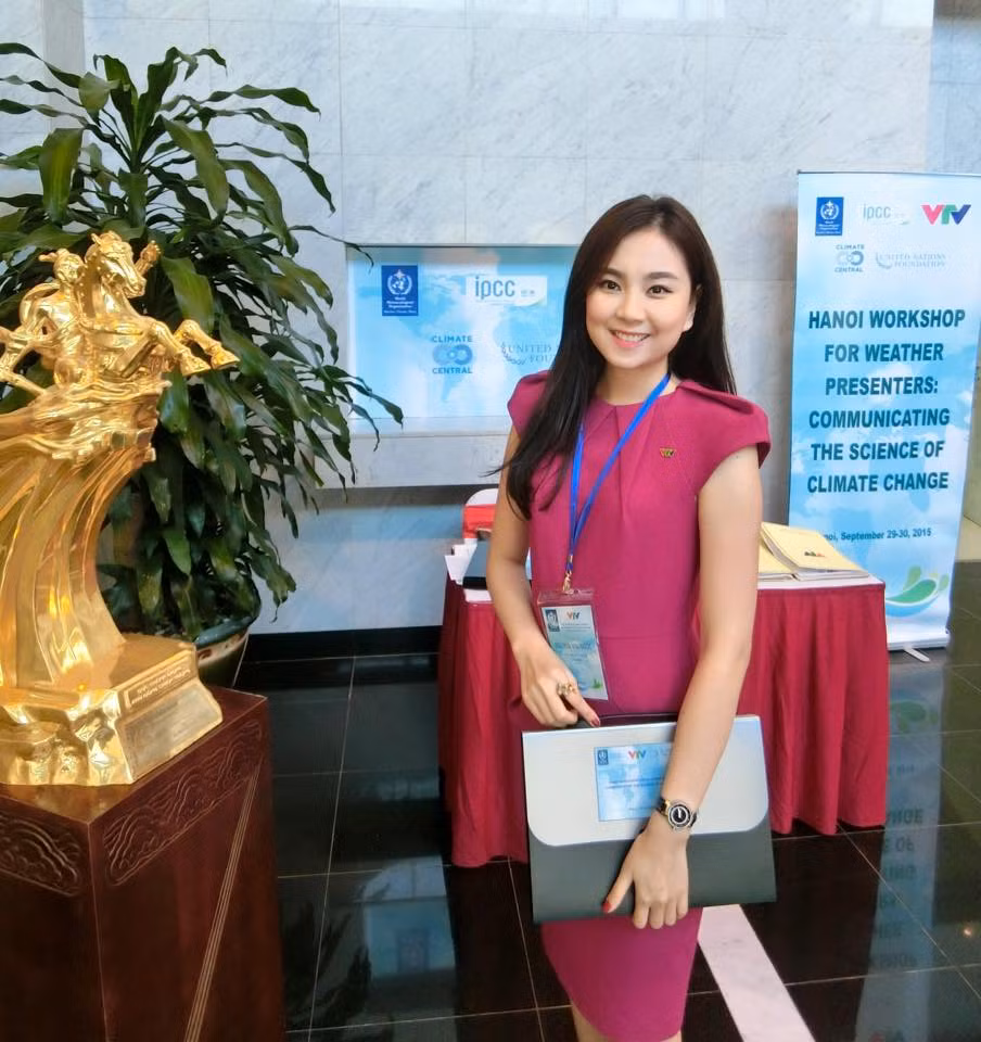 Được biết hiện ngoài công việc của một nhà báo, người làm truyền hình, Mai Ngọc còn kinh doanh rất giỏi. Chuỗi cửa hàng café, quần áo của “Cô gái thời tiết” được nhiều bạn trẻ Hà thành biết đến và thường ghé thăm.