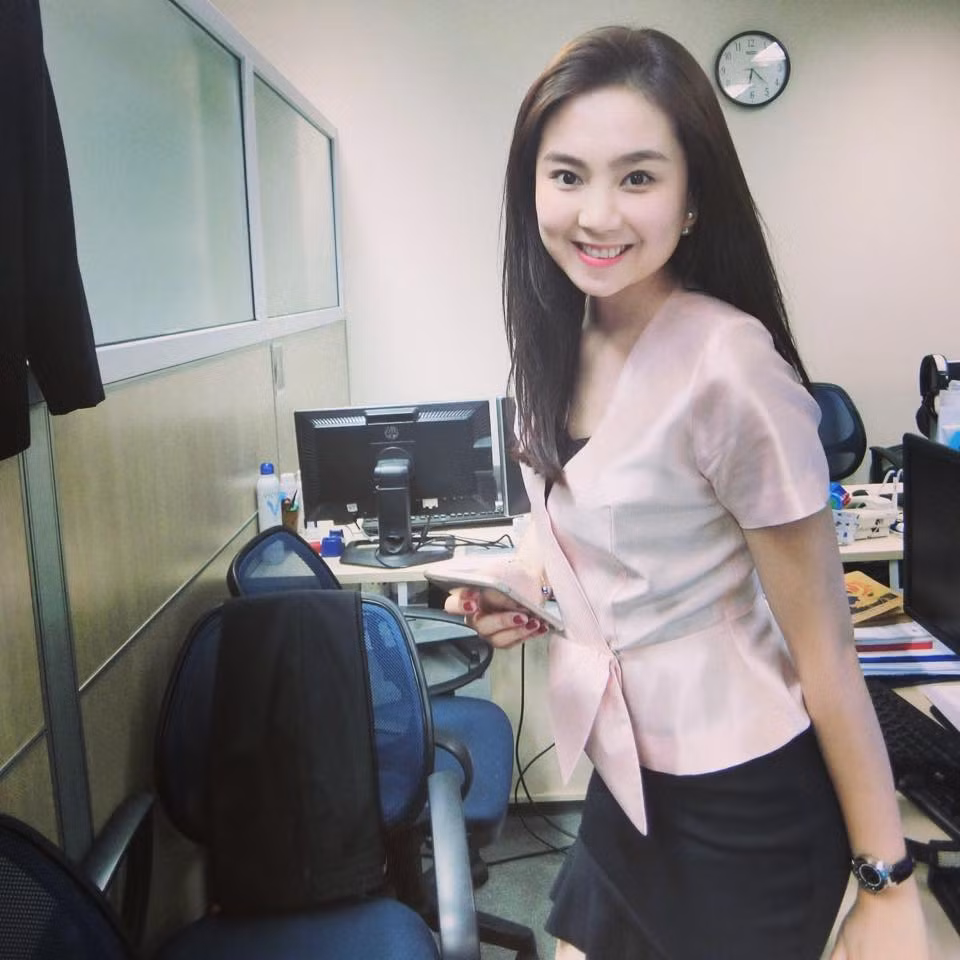 Nhan sắc của Mai Ngọc từ lâu đã được nhiều người biết đến. Cách đây vài năm, giới trẻ Việt biết đến Mai Ngọc với nickname hot girl Ngọc xinh. Cô là gương mặt thường xuyên xuất hiện trên bìa các trang báo, tạp chí tuổi teen thời điểm đó và sớm có được nhiều tình cảm của giới trẻ.