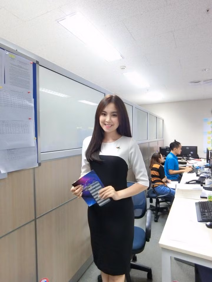 Trở thành một nữ BTV, MC của VTV, dẫn chương trình Dự báo thời tiết và Chuyển động 24h… Mai Ngọc tiếp tục tạo thêm nhiều sức hút, sự chú ý bởi khuôn mặt xinh xắn, nụ cười rạng rỡ của cô.