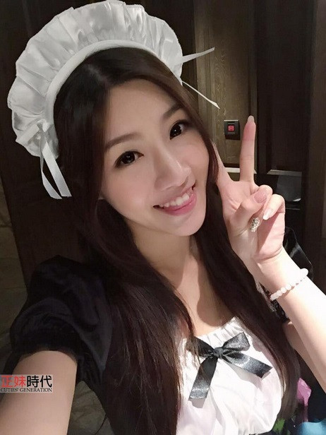 Tuy nhiên với nhan sắc “có thừa” của mình cùng việc chăm chỉ đăng tải thêm những hình ảnh mới lên mạng, Lu Zhen vẫn khiến vô số chàng trai Trung Quốc phải “thầm thương trộm nhớ’. Số lượng người theo dõi Lu Zhen cũng không ngừng tăng thêm từng ngày. Ngắm thân hình bốc lửa, gợi cảm của nữ y tá xinh đẹp đang làm điên đảo mạng Trung Quốc.