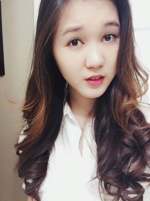 Chia sẻ về việc liên tục đạt thành tích học tập “khủng”, đáng ngưỡng mộ trên, Khánh Vân cho rằng bản thân cô rất hợp với môi trường giáo dục ở Mỹ. Sự cởi mở từ các giáo viên, bạn bè luôn mang đến cho nữ sinh này sự thoải mái, hăng say trong học tập, rèn luyện. Ngoài ra việc được tự do chọn môn học cũng là một yếu tố khác giúp Khánh Vân bộc lộ được tối đa khả năng, trí tuệ của mình.