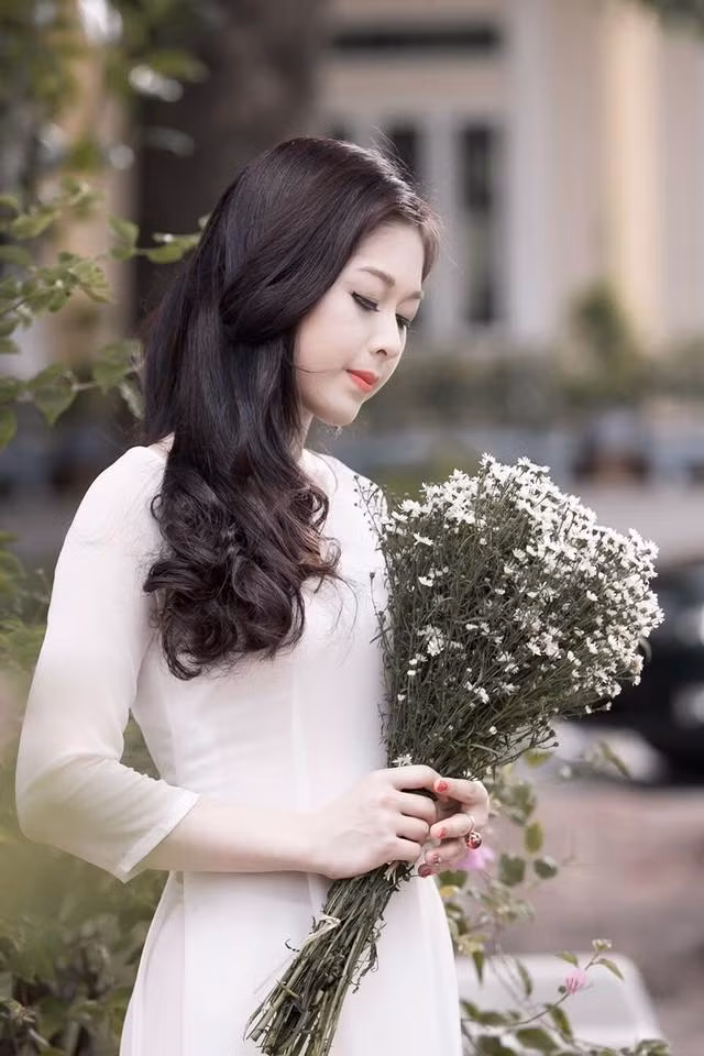 Vốn là một hot girl, cô gái trẻ có phong cách khá nhẹ nhàng, hơi tiểu thư... Thanh Hiền chia sẻ cô cũng được bạn trai yêu thương, chiều chuộng, nâng niu như một cô công chúa nhỏ dù thời gian hai người quen và yêu nhau cũng chưa lâu.