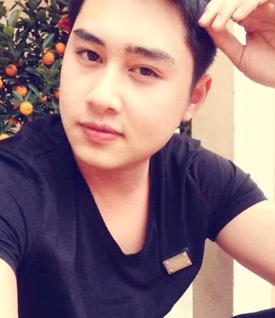 Được biết đến sau nhiều bức ảnh đẹp chia sẻ trên Facebook, Minh Long cám ơn những bạn bè, dân mạng đã tặng cho anh những lời khen về cả chuyên môn lẫn ngoại hình. Tuy nhiên chàng cảnh sát trẻ cũng khá ngại ngùng, xin từ chối khi một số bạn trẻ, dân mạng khen ngợi anh có ngoại hình, khuôn mặt đẹp như… sao Hàn Quốc.