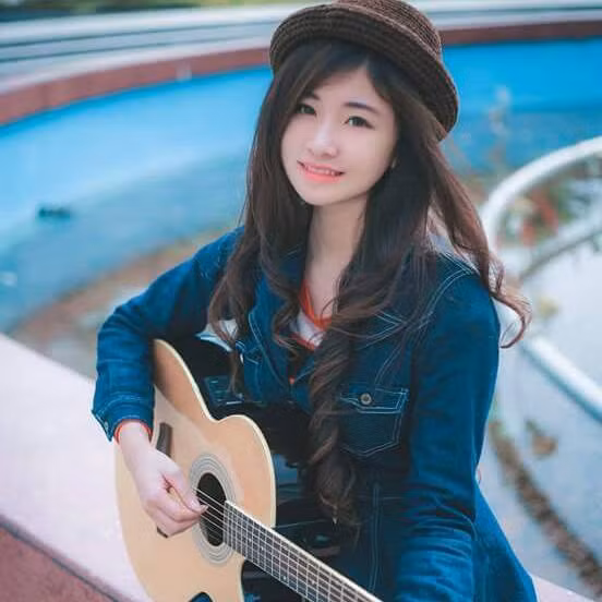 Có chiều cao 1m70 và khuôn mặt xinh xắn như búp bê, Thúy Nga phù hợp với nhiều concept ảnh. Từ phong cách tiểu thư, công chúa, cho đến cá tính, phá cách hay ảnh thời trang táo bạo… Thúy Nga đều tạo được sức hấp dẫn của riêng mình.