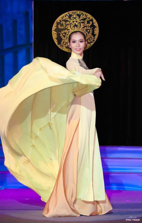 Theo chia sẻ của người đẹp sinh viên sư phạm, Phương Thảo mỗi ngày, ngay từ khi mở mắt thức dậy, khi chưa đặt chân ra khỏi giường ngủ cô đã có một số bài tập nhẹ để cơ thể được khỏe khoắn, các cơ được khởi động nhẹ nhàng.