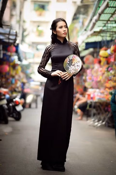 Hiện tại Phương Thảo vừa là sinh viên, vừa là người mẫu tự do. Ngoài học tập chuyên môn chính, Phương Thảo cũng thường xuyên nhận những lời mời tham gia các show diễn thời trang nhỏ, trình diễn áo dài…