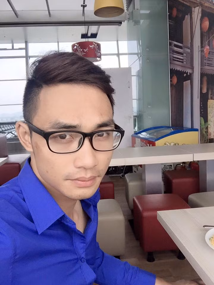 Đỗ Tuấn Nam, sinh năm 1989 là thầy giáo thể dục đẹp trai của một trường tiểu học quốc tế ở Hà Nội. Là người tập thể dục, thể thao lâu năm nên thầy Tuấn Nam có một thân hình rất khoẻ khoắn, săn chắc đầy nam tính.