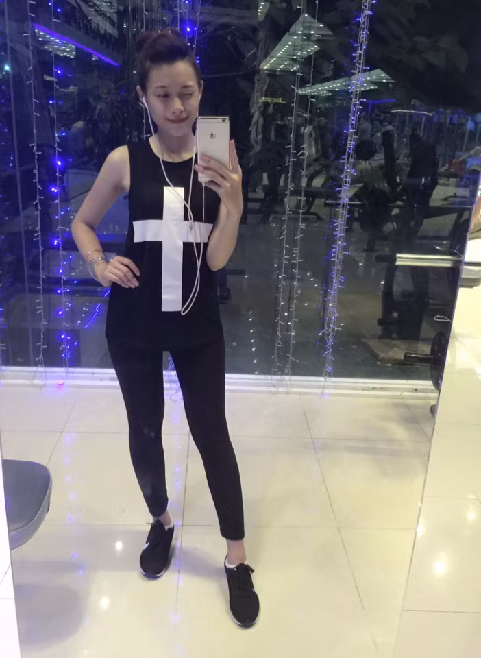 Tuy nhiên sau khoảng một tuần, cô nữ sinh Hà Nội quen dần và bắt đầu thấy sự thay đổi trên cơ thể mình. Kết quả sau hơn 1 tháng kiên trì, Mỹ Anh giảm được đến 15kg, một con số khiến chính bản thân Mỹ Anh cũng bất ngờ. Hiện tại Mỹ Anh giữ cân nặng 52kg, cao 1m68 và có thân hình khá cân đối.