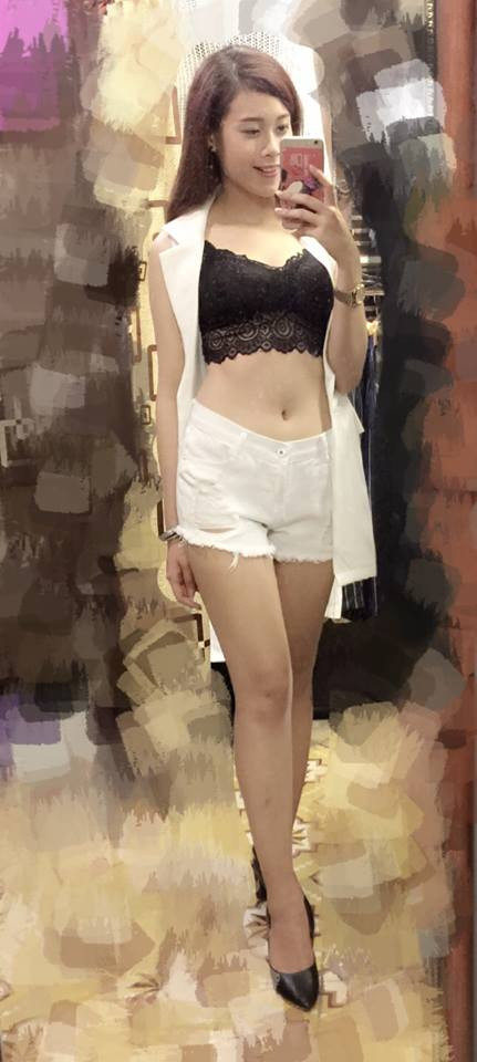 Là con gái nhưng Mỹ Anh cho biết năm học lớp 12 cô có cân nặng 67kg, nặng hơn cả rất nhiều chàng trai học cùng lớp. Có thân hình bụ bẫm, cồng kềnh do thói quen ăn đêm, ăn vặt khó bỏ Mỹ Anh cảm thấy vô cùng tự ti, phiền muộn.