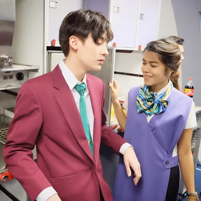 Hiện trang cá nhân của Wongsathorn Varachartkul có đến gần 40 nghìn người theo dõi và con số này đang không ngừng tăng nhanh hàng ngày, đặc biệt là sau loạt ảnh chàng hot boy này làm việc trên máy bay được lan truyền.