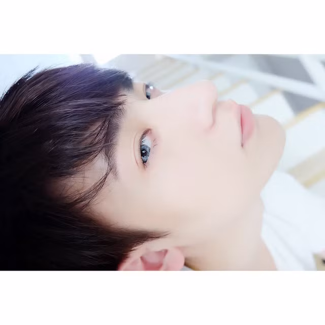 Ngắm vẻ đẹp trai, cuốn hút của chàng hot boy tiếp viên hàng không Thái Lan.