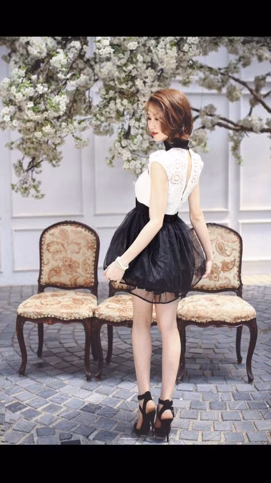 Có năng khiếu làm người mẫu, chơi piano… Lan Anh là một cô gái thực sự rất đa tài, gần như “cái gì cũng biết” và luôn muốn thử sức mình trong mọi lĩnh vực. Hiện cô đang tham gia cuộc thi Miss Du học sinh và đang được nhiều người chú ý với bảng thành tích, thông tin giới thiệu về bản thân quá ấn tượng.