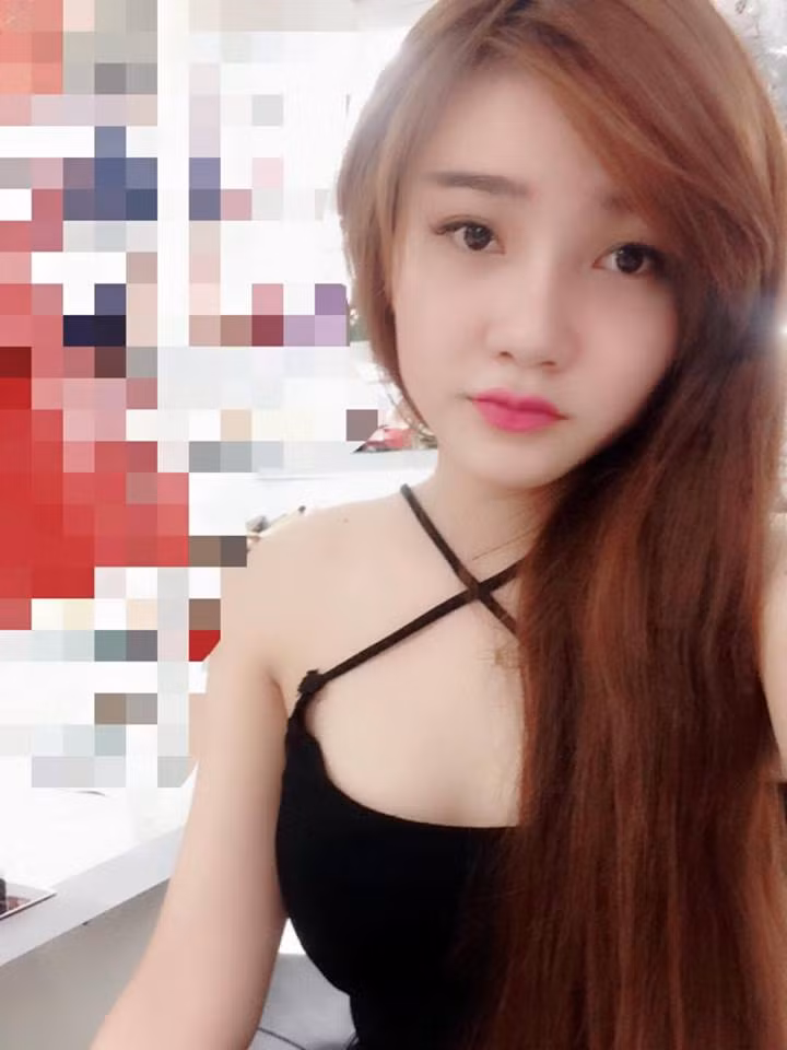 Được biết do chưa có điều kiện học tập và làm những công việc thực sự tốt, Bích Liên tập trung đầu tư vào kinh doanh. Cô tự mở quán cháo ếch, vừa là người lo sổ sách kiêm luôn nhân viên bán hàng, tiếp tân. Cô chủ quán cháo xinh đẹp chia sẻ có nhiều vị khách xin số điện thoại, xin làm quen lịch sự... nhưng cũng có trường hợp chọc ghẹo, tán tỉnh rất vô duyên, khiếm nhã.