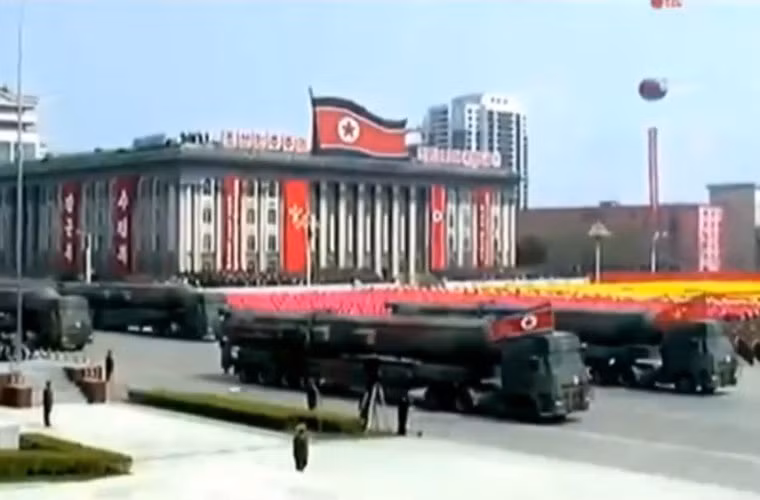 Một loại tên lửa khác cũng không được Triều Tiên thông tin nhiều trong cuộc duyệt binh. Nguồn ảnh: KCTV