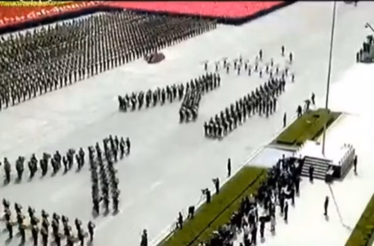 Đội hình quân nhạc kết thúc cuộc diễu duyệt binh hoành tráng. Nguồn ảnh: KCTV