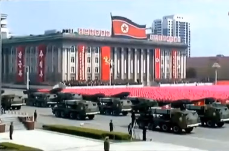 Đội hình pháo phản lực phóng loạt 40 nòng 122mm. Nguồn ảnh: KCTV