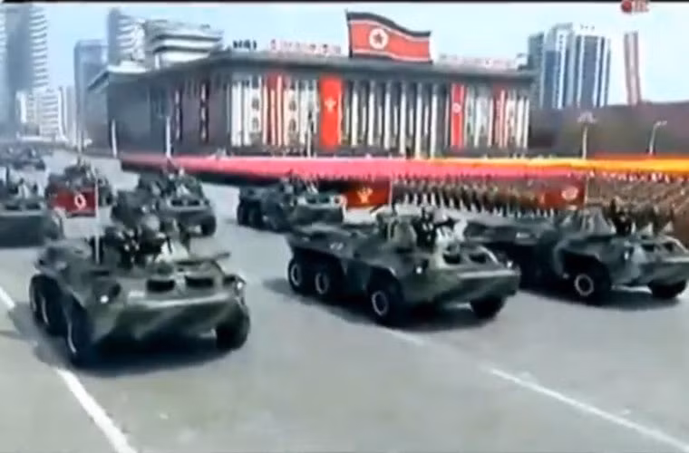 Tiếp đó là đội hình xe bọc thép chở quân do Triều Tiên sản xuất. Nguồn ảnh: KCTV