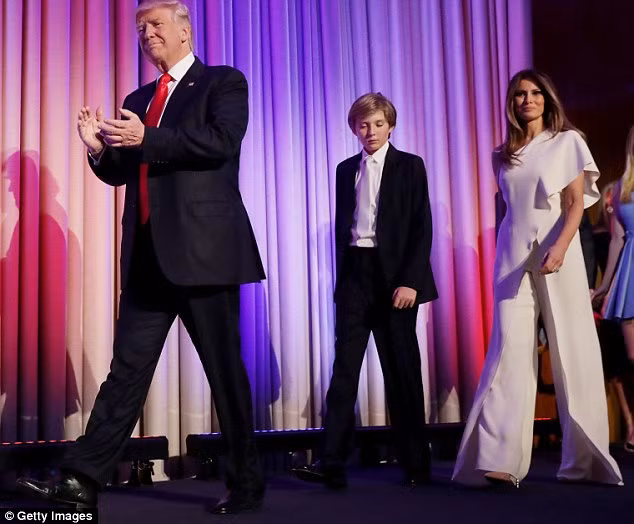 Bộ Jumpsuit là sản phẩm của thương hiệu Ralph Lauren, có giá bán lẻ 3.990 USD (khoảng 90 triệu đồng). Ảnh: Dailymail.