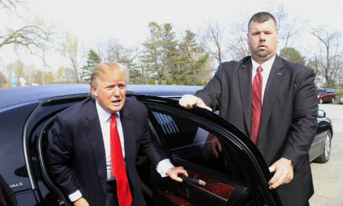 Trong cuốn sách của mình, Tổng thống Mỹ Donald Trump cho biết Mercedes, Lamborghini, và Ferrari là ba nhãn hiệu xe hơi ông rất yêu thích. Ảnh: Washington.