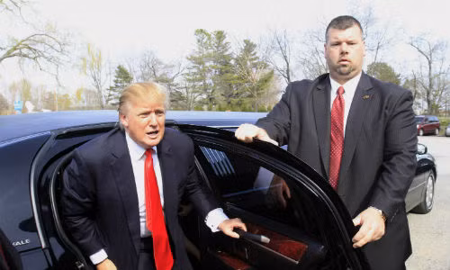 Trong cuốn sách của mình, Tổng thống Mỹ Donald Trump cho biết Mercedes, Lamborghini, và Ferrari là ba nhãn hiệu xe hơi ông rất yêu thích. Ảnh: Washington.