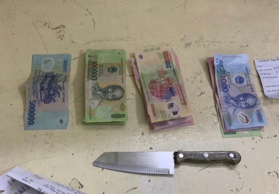 Nguoi dan ong Anh song lang thang, dung dao cuop sieu thi-Hinh-2