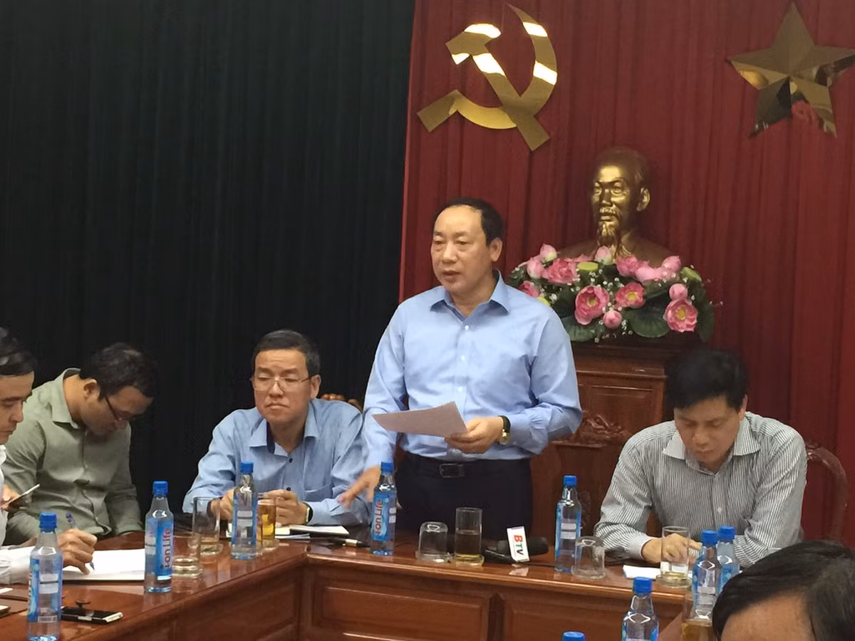 Thứ trưởng BGTVT Nguyễn Hồng Trường chỉ đạo công tác xử lý, khắc phục hậu quả.