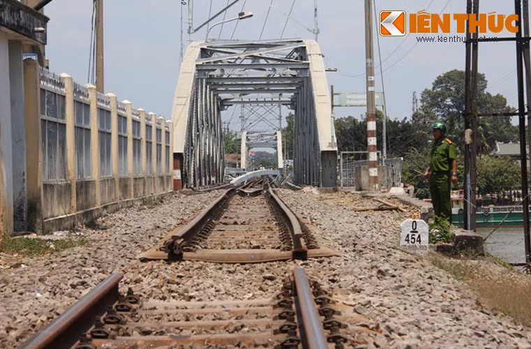 Tất cả chuyến tàu phải dừng lại ga Biên Hòa.