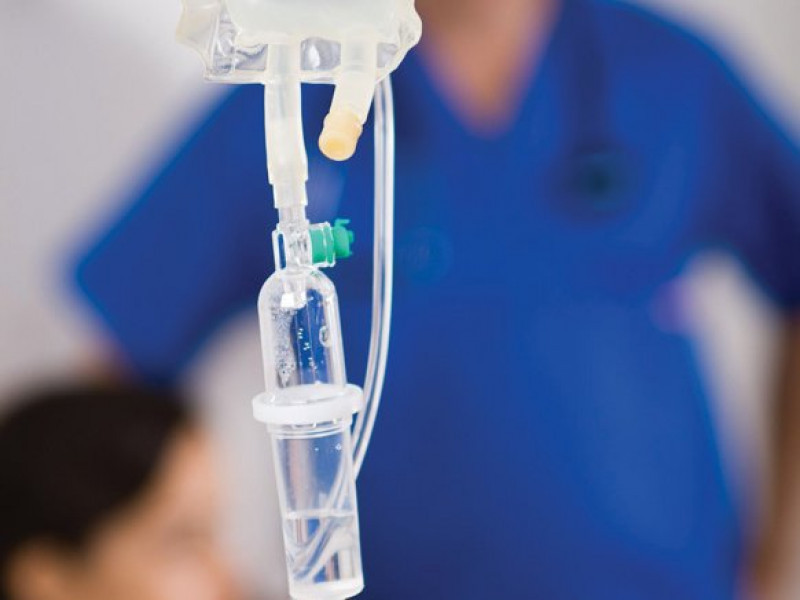 Vu nu cong nhan tu vong khi truyen nuoc: Phong kham da thuc hien cap cuu the nao?-Hinh-2