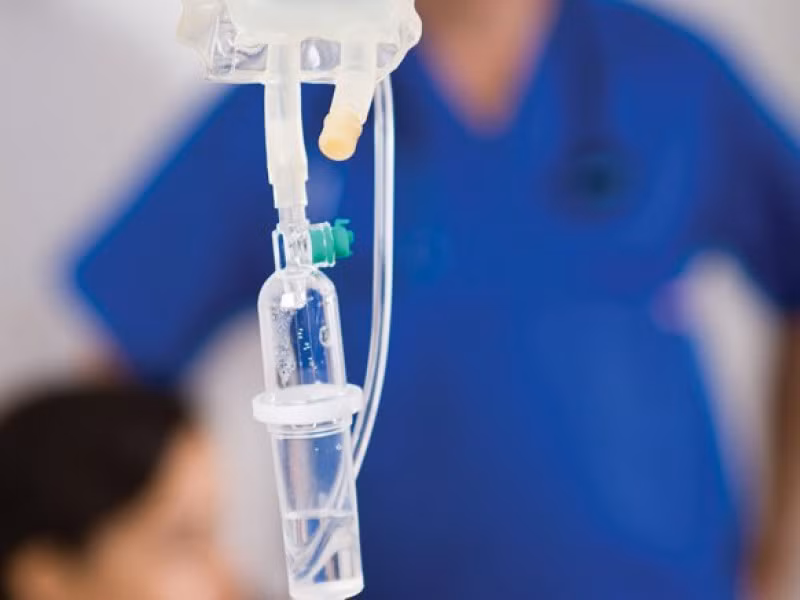 Vu nu cong nhan tu vong khi truyen nuoc: Phong kham da thuc hien cap cuu the nao?-Hinh-2