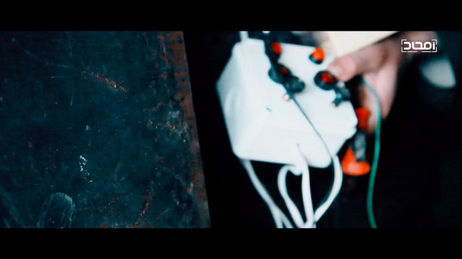 Thay vì gây nổ bằng cách giật dây, hoặc chập điện như vài chục năm về trước, thì những IED có sức công phá kinh hoàng này, được điều khiển nổ bằng các thiết bị nổ từ xa, hoặc thiết bị gây nổ hồng ngoại.