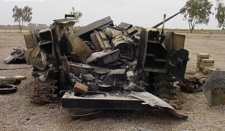 Việc chống lại các thiết bị nổ tự chế cũng gặp vô vàn khó khăn, khi các phương pháp gây nổ không hề giống nhau; bởi vì bạn không bao giờ biết phương pháp kích nổ nào sẽ được sử dụng trong IED tiếp theo, cài ở đâu và bao giờ phát nổ.