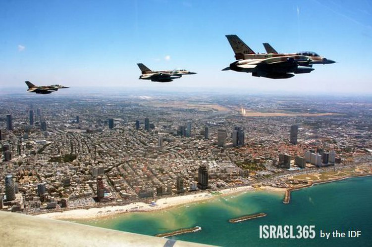 Theo báo cáo, trong trận tấn công nói trên, các máy bay chiến đấu của không quân Israel đã bắn một số tên lửa hành trình về phía khu vực triển khai tổ hợp phòng không S-300 của Syria.