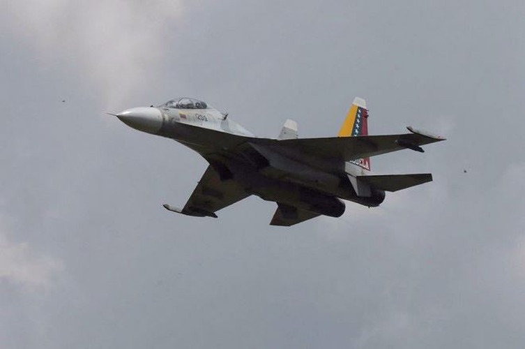 Phạm vi theo dõi mục tiêu trên không của radar trang bị cho Su-30MK2 vào khoảng 150 km, phát hiện tàu sân bay và xuồng cao tốc từ cự ly tương ứng 250 km và 70 km.