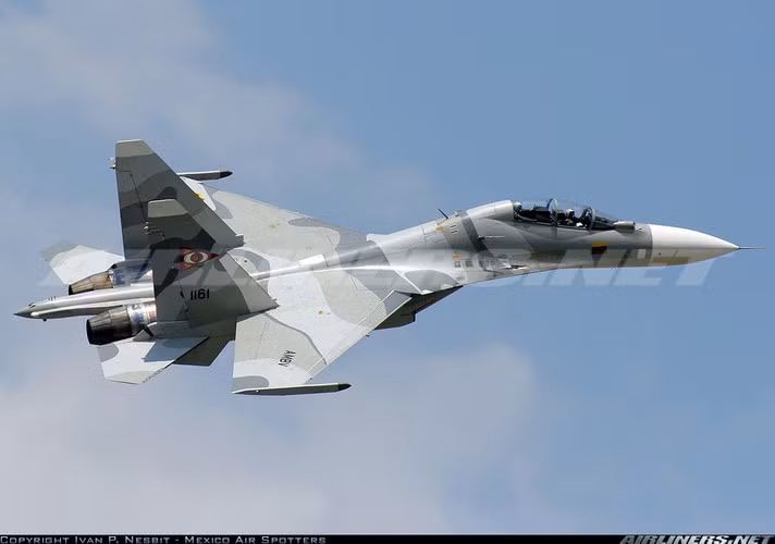 Hai chiếc Su-30MK2 đầu tiên được chuyển giao cho Venezuela vào đầu tháng 12/2006, trong khi 8 chiếc tiếp theo tới vào năm 2004, 14 chiếc còn lại đến trong năm 2008 - 2009.