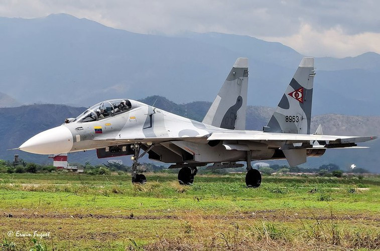 Được biết vào năm 2006, Venezuela đã ký hợp đồng mua 24 tiêm kích Su-30MK2 từ Nga, đây chính là những chiến đấu cơ tốt nhất của quốc gia Nam Mỹ này khi số F-16 đang xuống cấp do thiếu phụ tùng cần thiết.