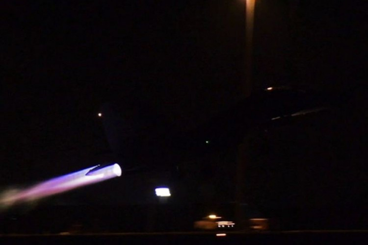 Lý do là bởi radar cảnh giới đã phát hiện ra sự tiếp cận của hai máy bay quân sự Mỹ sát biên giới Venezuela, hành động trên bị đánh giá là nguy hiểm khi Washington và Caracas đang trong tình trạng đối địch.