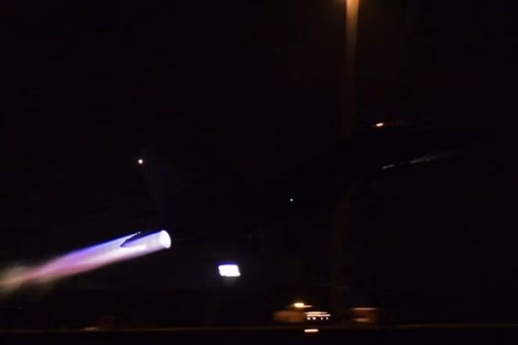 Lý do là bởi radar cảnh giới đã phát hiện ra sự tiếp cận của hai máy bay quân sự Mỹ sát biên giới Venezuela, hành động trên bị đánh giá là nguy hiểm khi Washington và Caracas đang trong tình trạng đối địch.